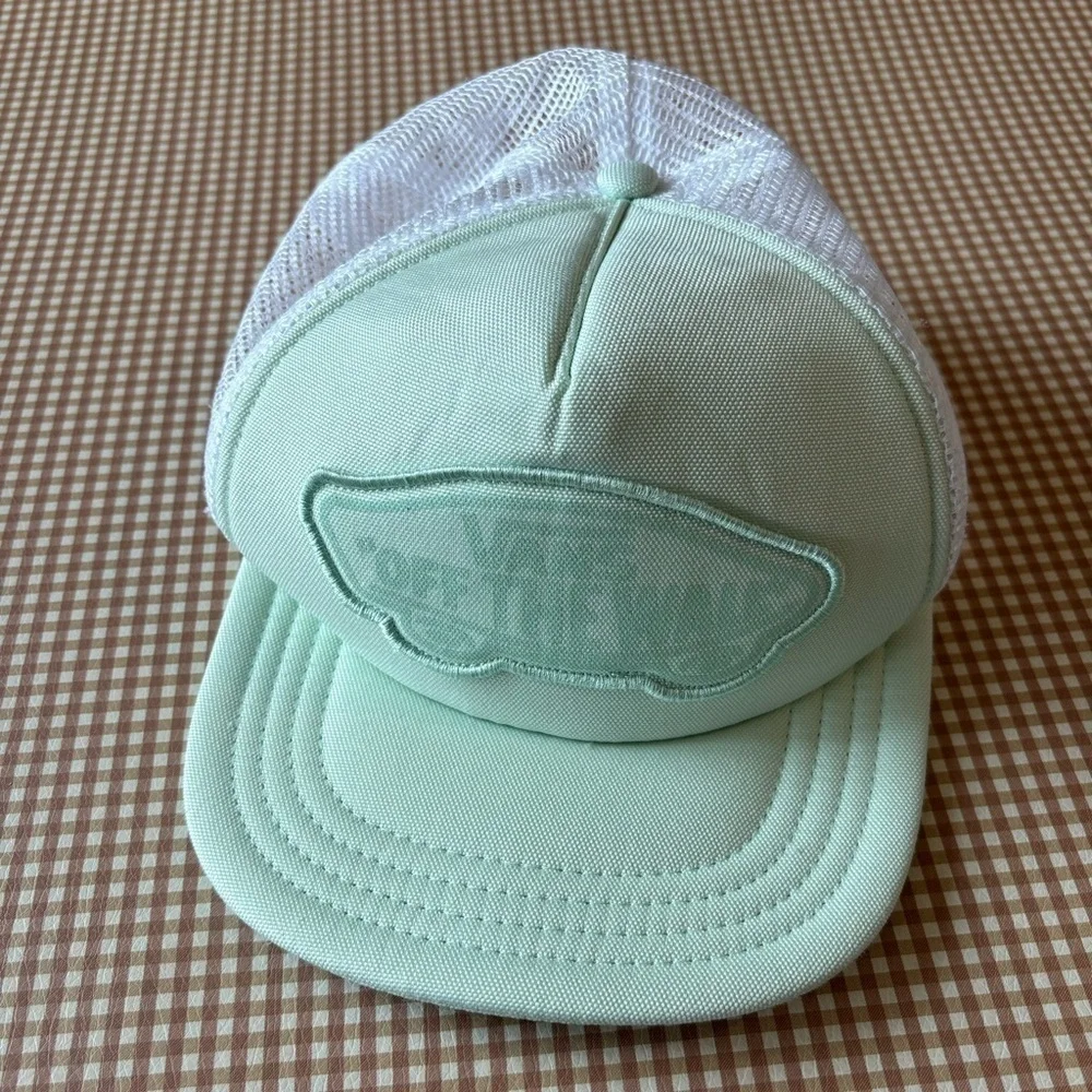 VANS‎ BEACH GIRL TRUCKER HAT CAP. Color mint and white. One size